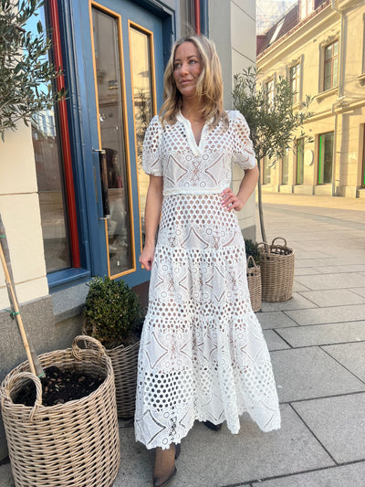 Lisa Long Dress White leverans 7-dagar