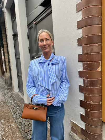 FREJA BLOUSE ROSETT/BLÅ RAND
