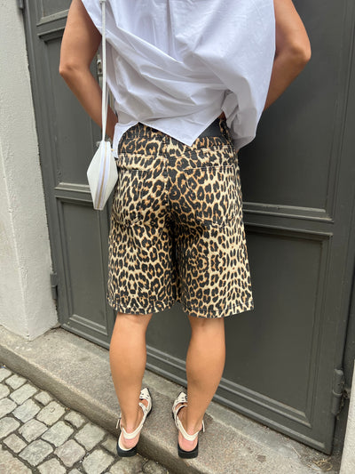 Leo cc beramuda shorts