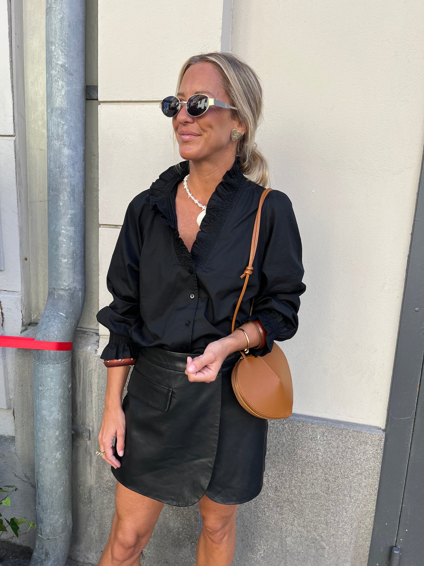 Brielle solid shirt black