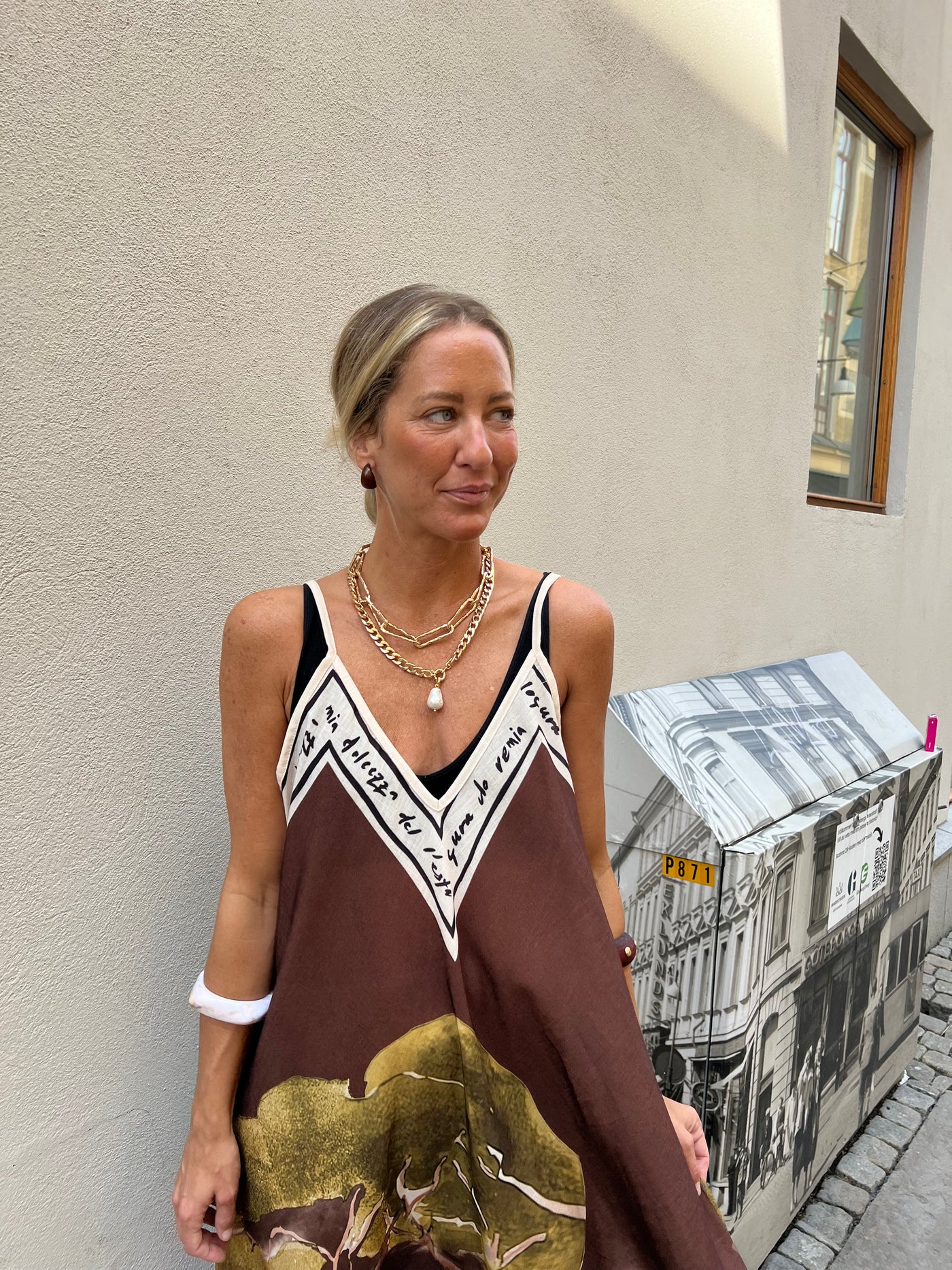 FRANCES STRAP DRESS. BROWN