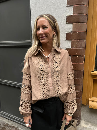 Alanja lace blouse camel