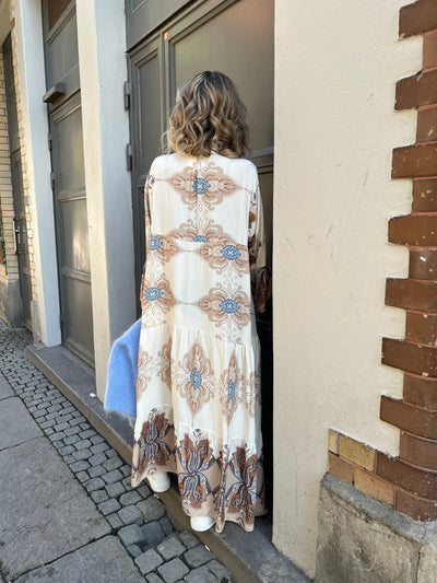 Astrid dress blue/kamel 1 veckas leverans