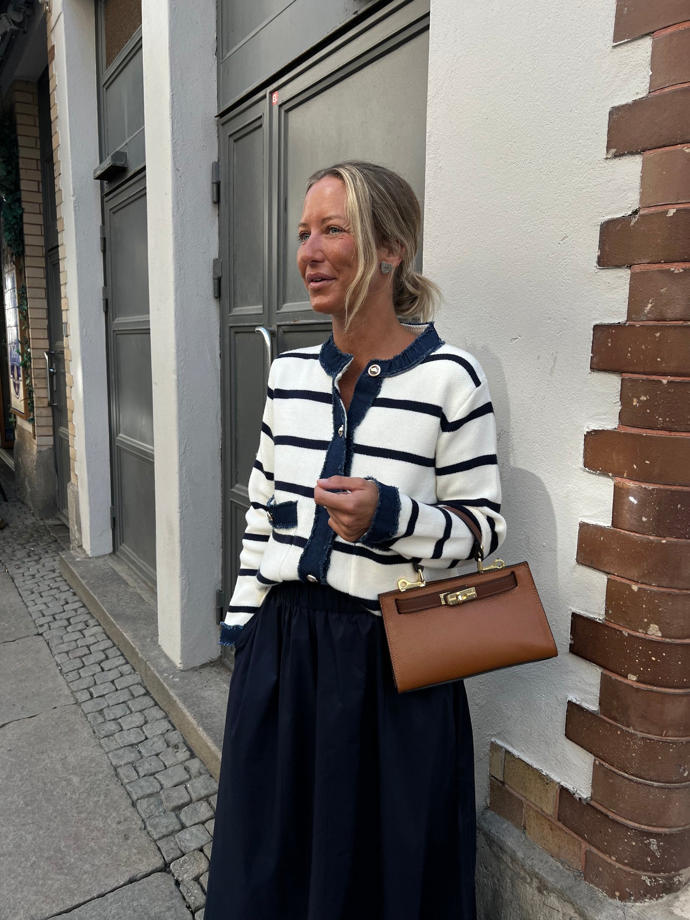 DONNA KOFTA randig vit/ med blå marin rand