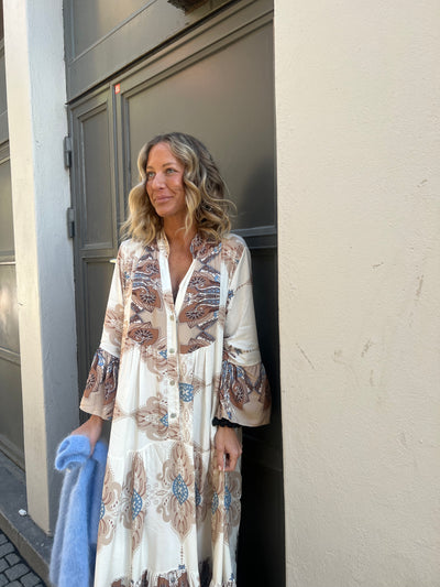 Astrid dress blue/kamel 1 veckas leverans