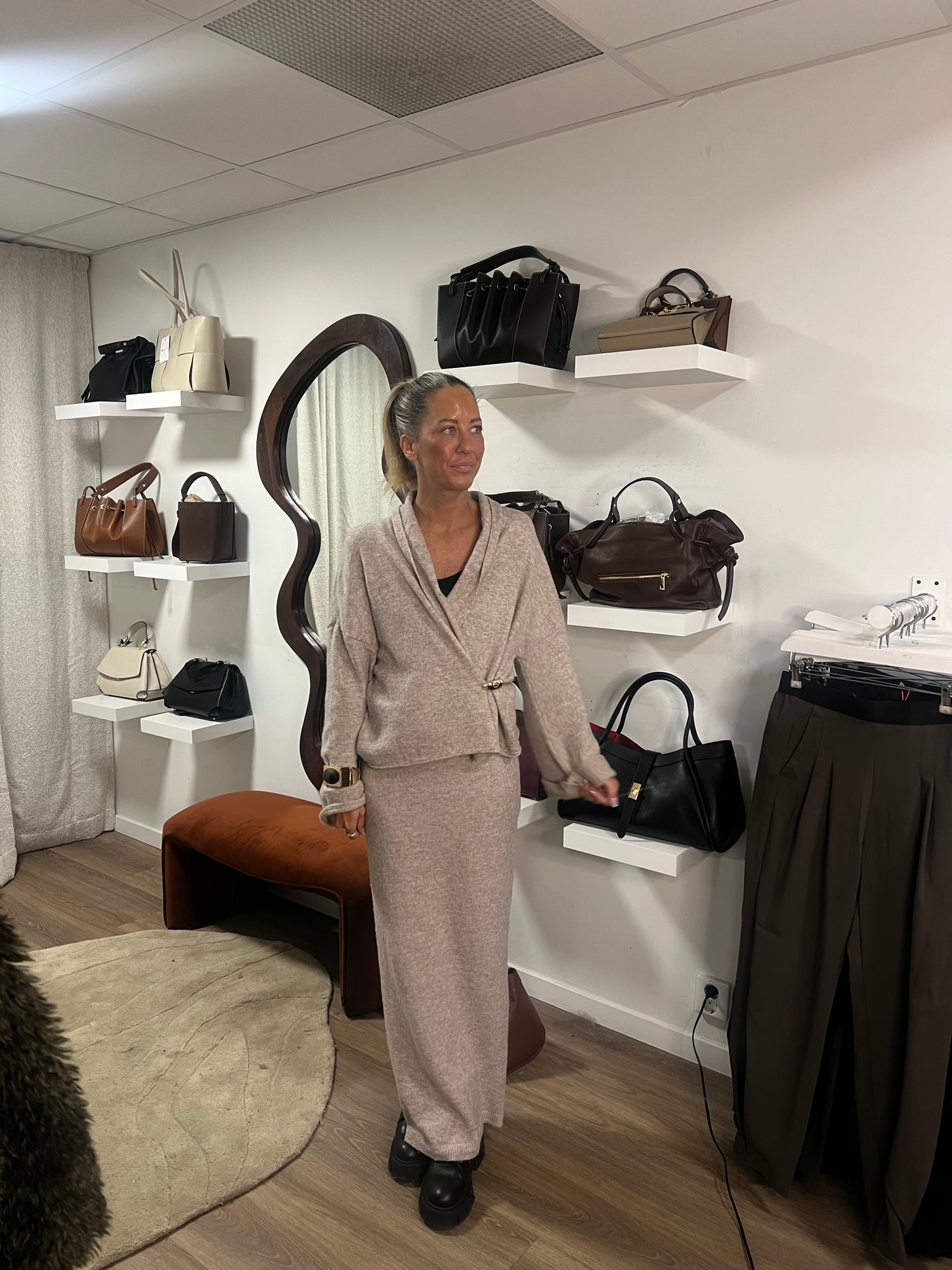 Fiona set sand (kjol + tröja)