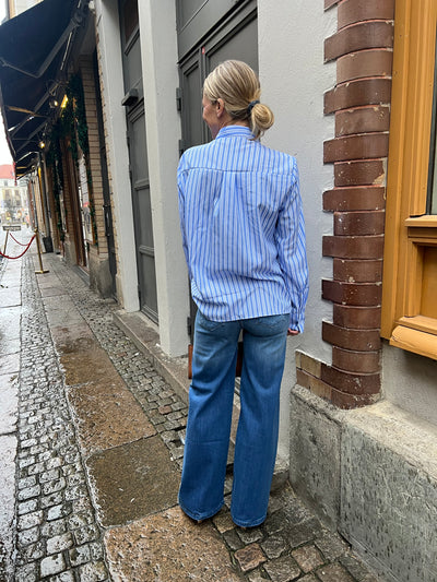 FREJA BLOUSE ROSETT/BLÅ RAND