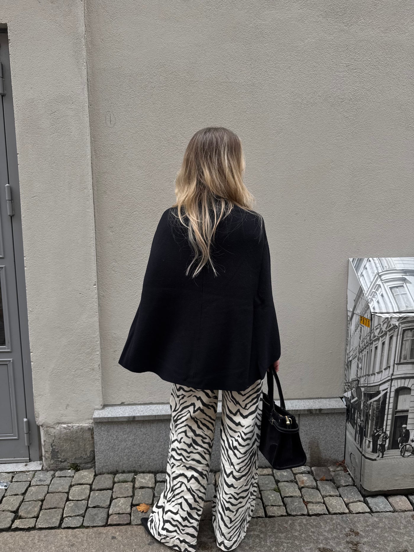 sierra cape tröja Svart