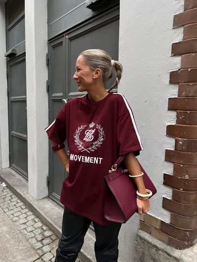 MOVEMENT Vinröd tshirt