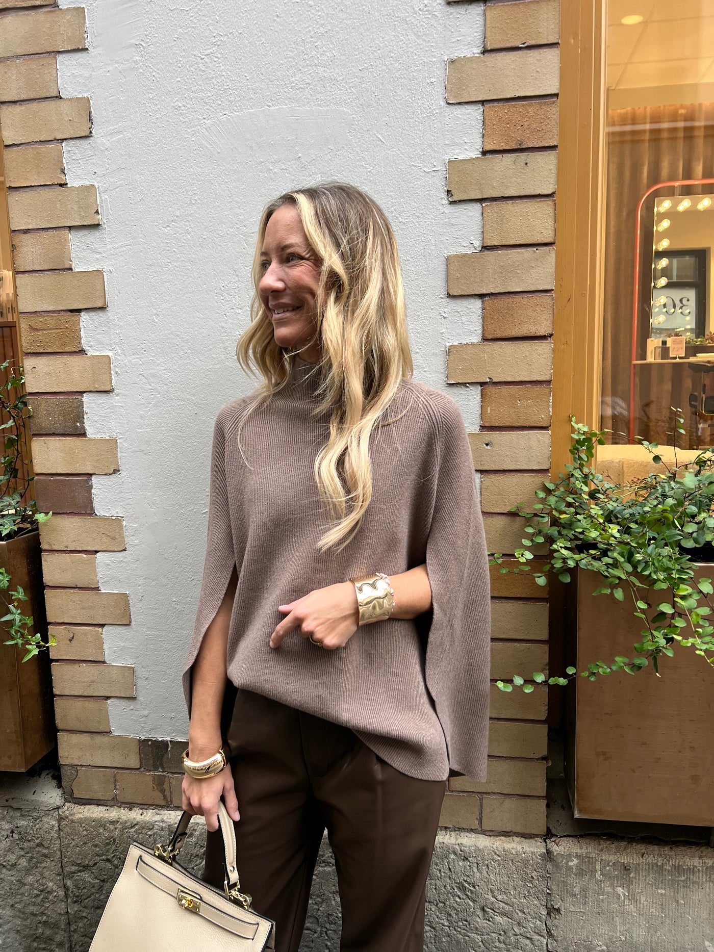 sierra cape tröja brun