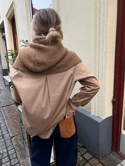 Favoritskjortan kamel