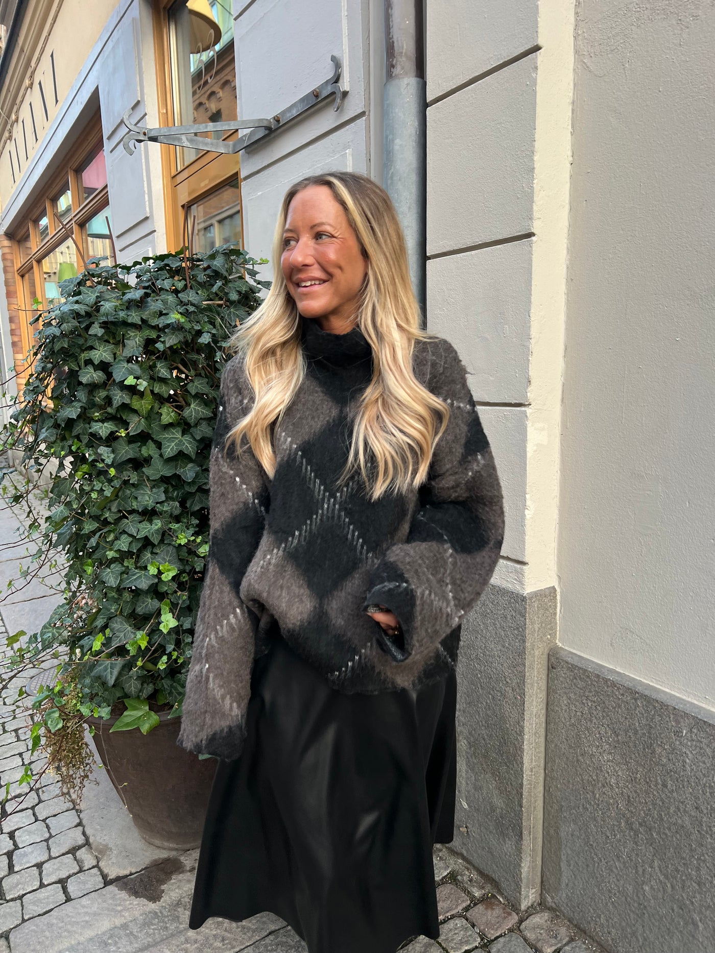 MAX rutig tröja