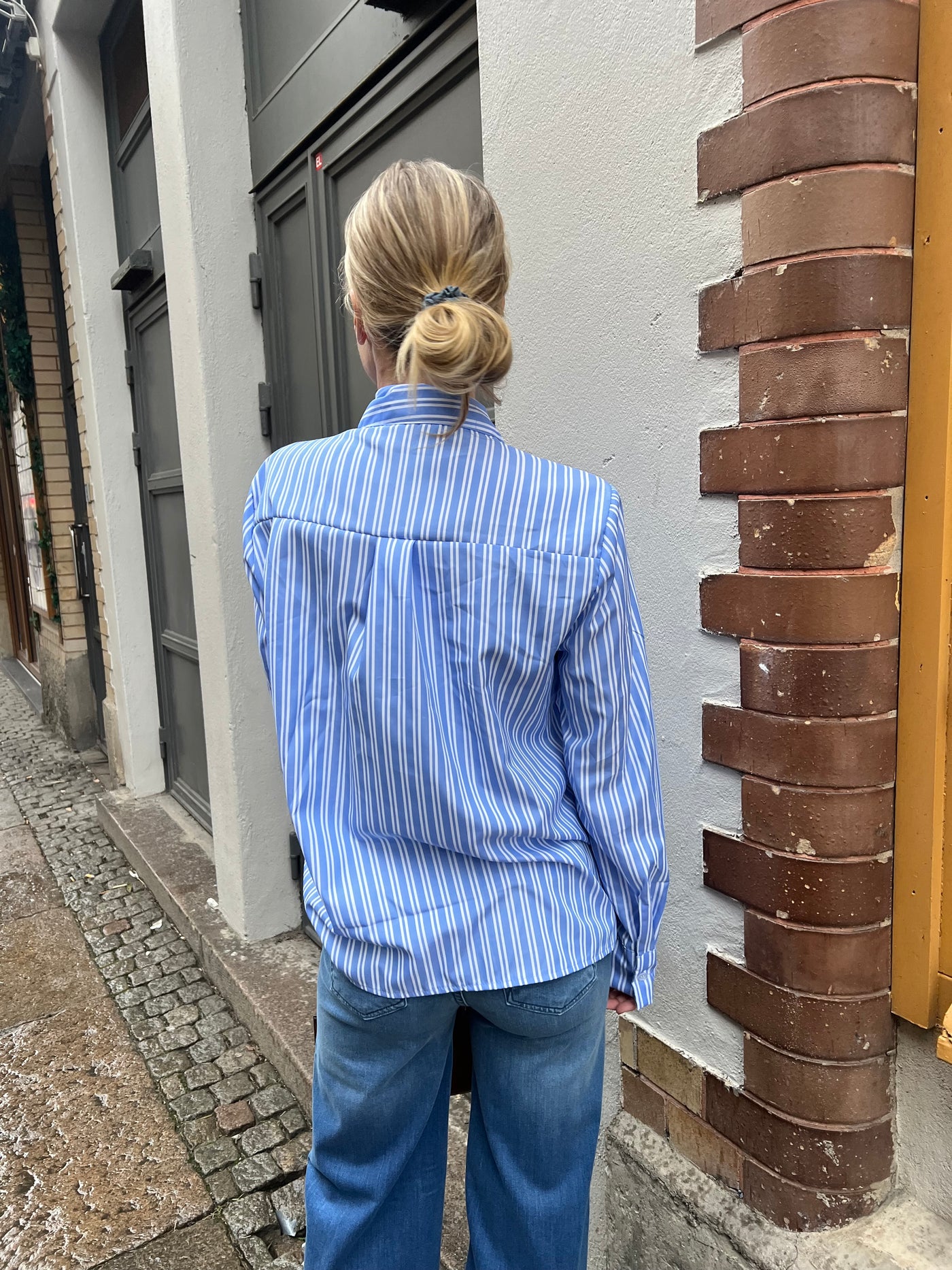 FREJA BLOUSE ROSETT/BLÅ RAND