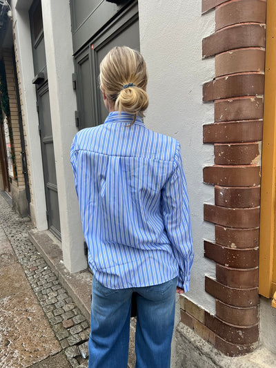 FREJA BLOUSE ROSETT/BLÅ RAND