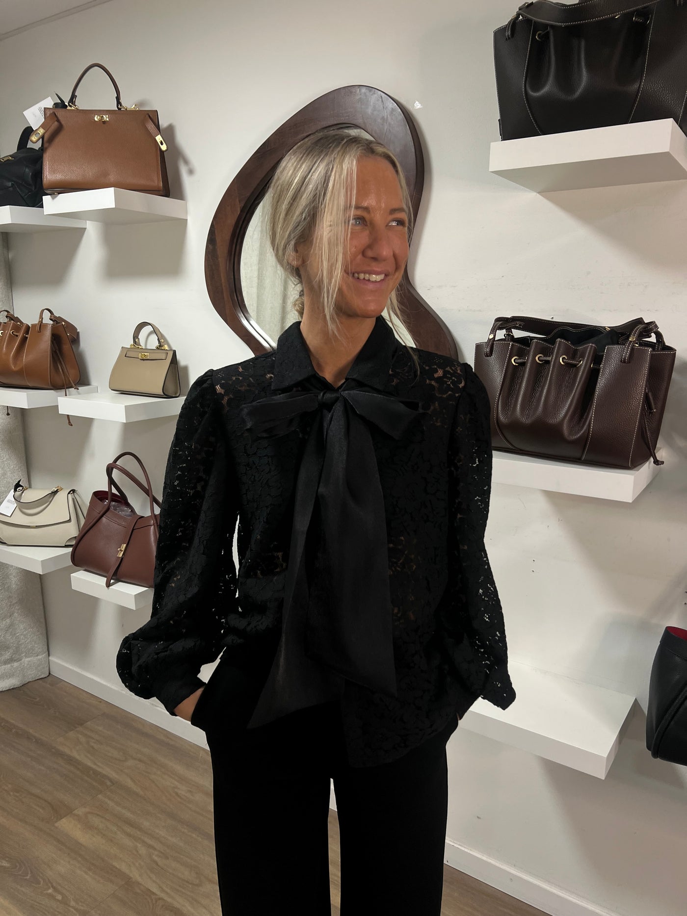 Priscilla blouse black CK08395 lev 7 dagar