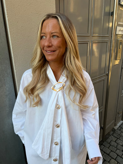 Marre white shirt/ gold bottom