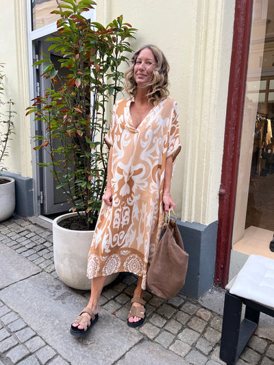 Kaftan dress sporty  camel leverans 7 dagar