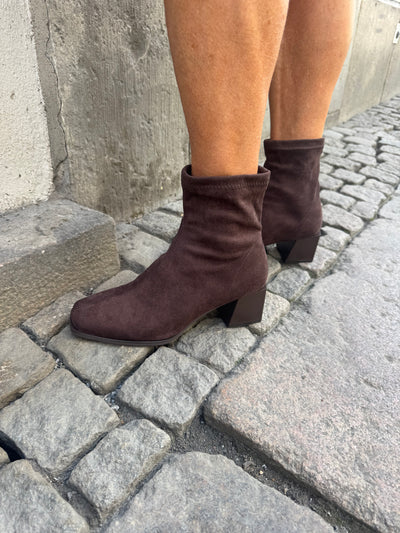 Johanna Suede Brown boots