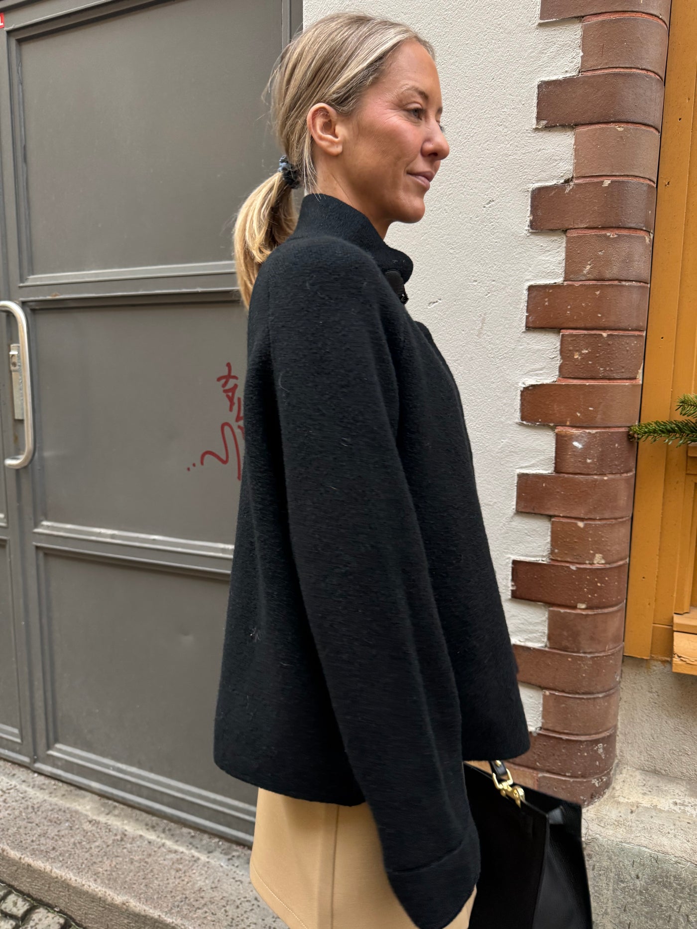 Laura Betsel Svart