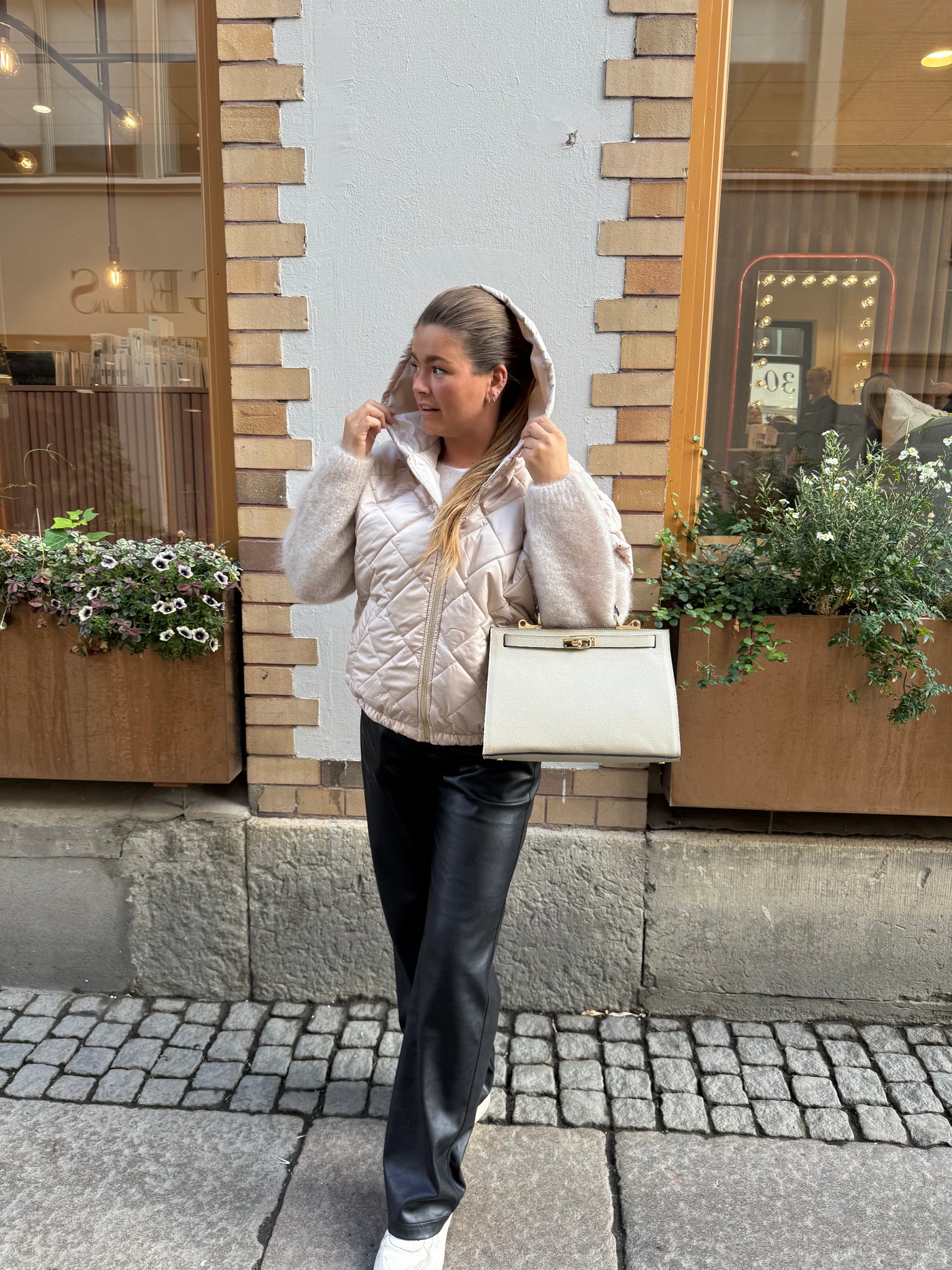 Ylva Väst Champagne
