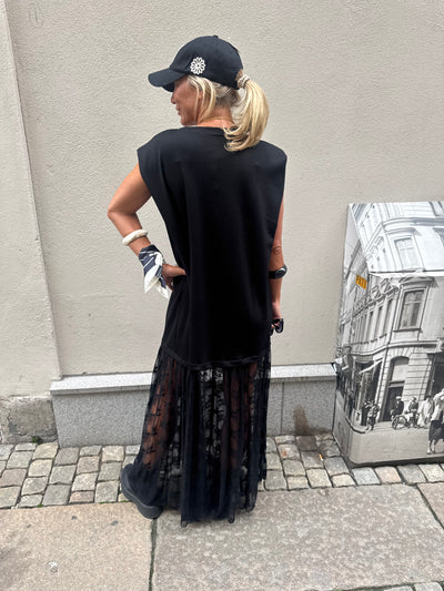 Filippa power dress Black L5179U leverans 7 dagar