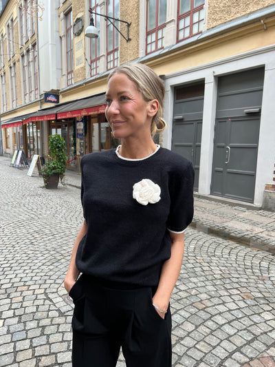Erika ros top svart
