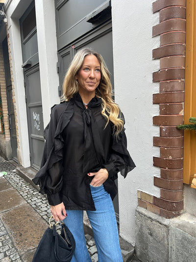Madicken blouse black
