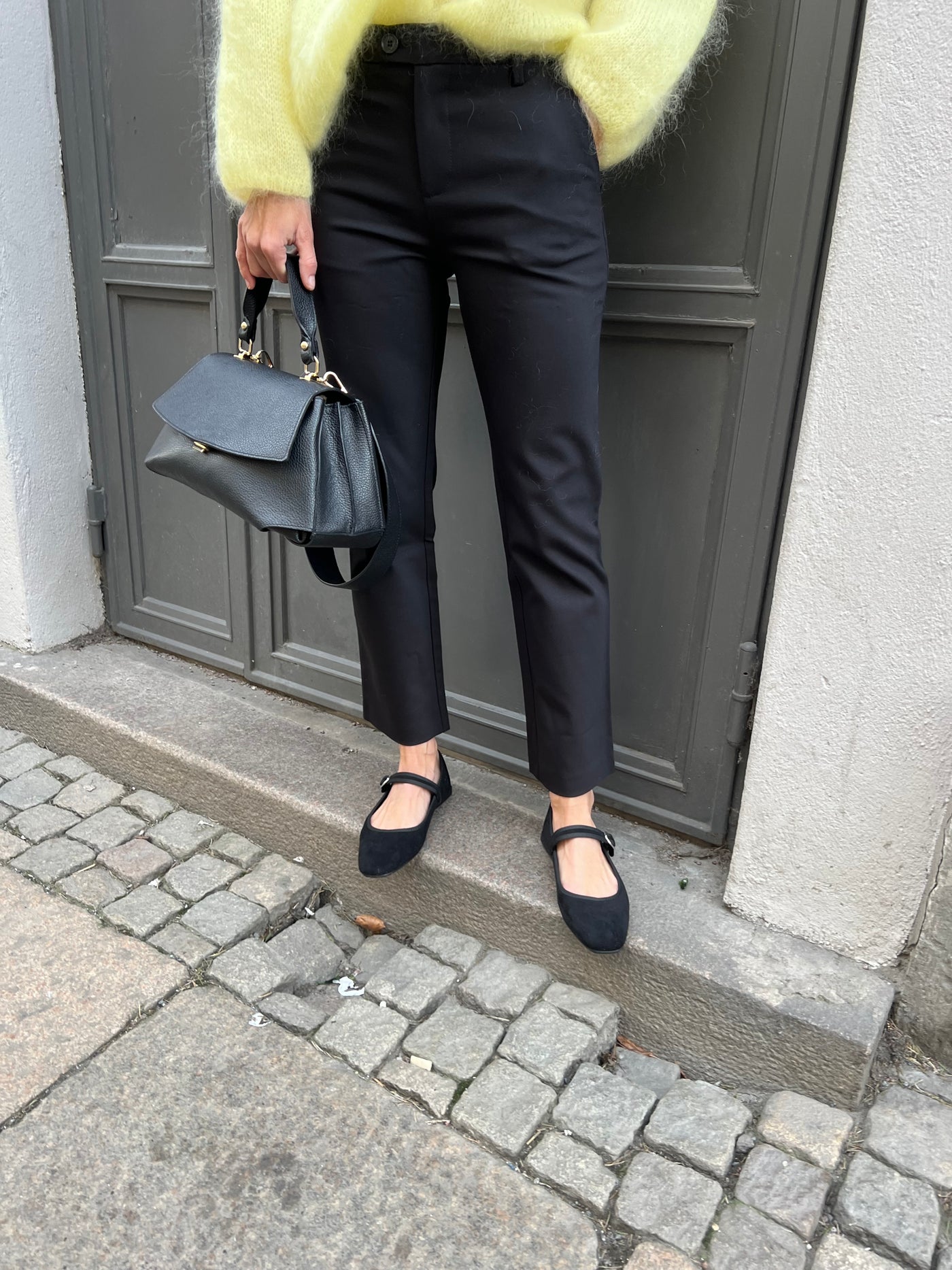 Ivy-Alice Cropped Flare Pant - black