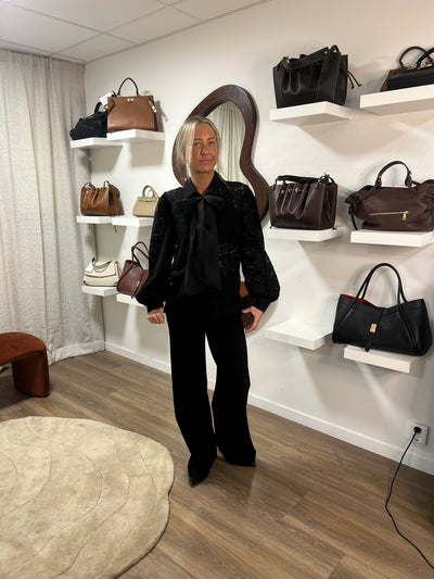 Priscilla blouse black CK08395 lev 7 dagar