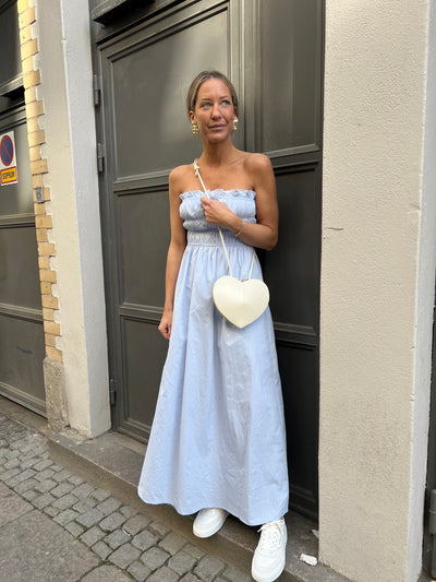 IDA SMOCKDRESS LJUSBLÅ