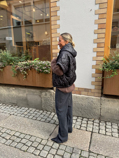 Ylva Väst Svart