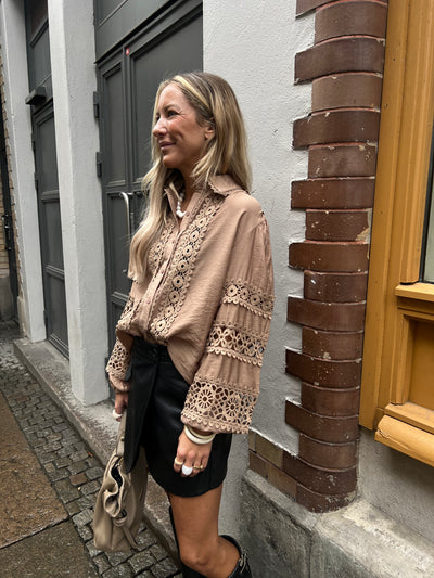 Alanja lace blouse camel