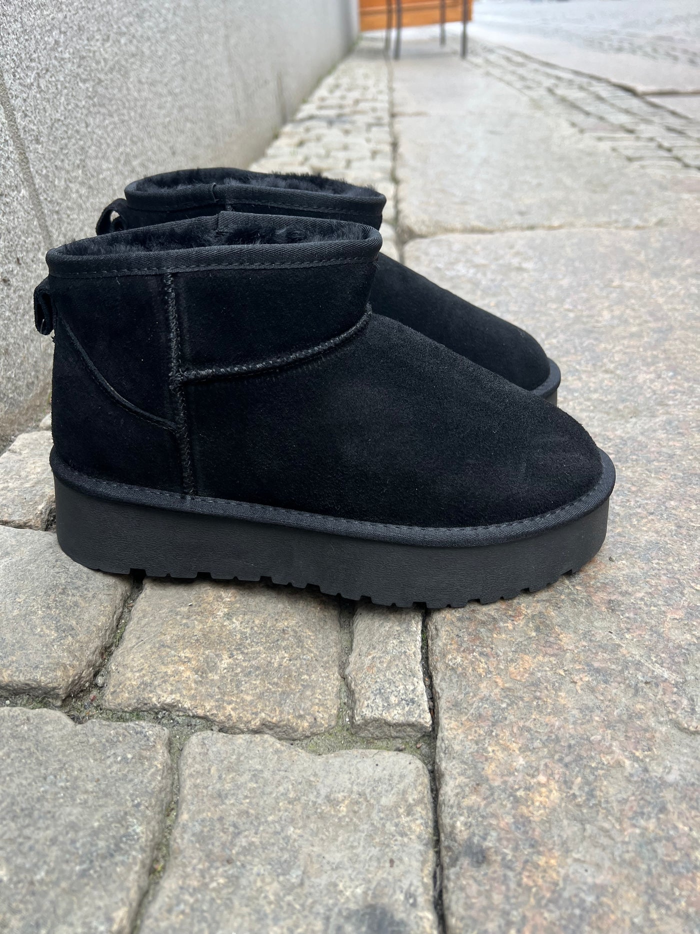 Ellie  plattform svart