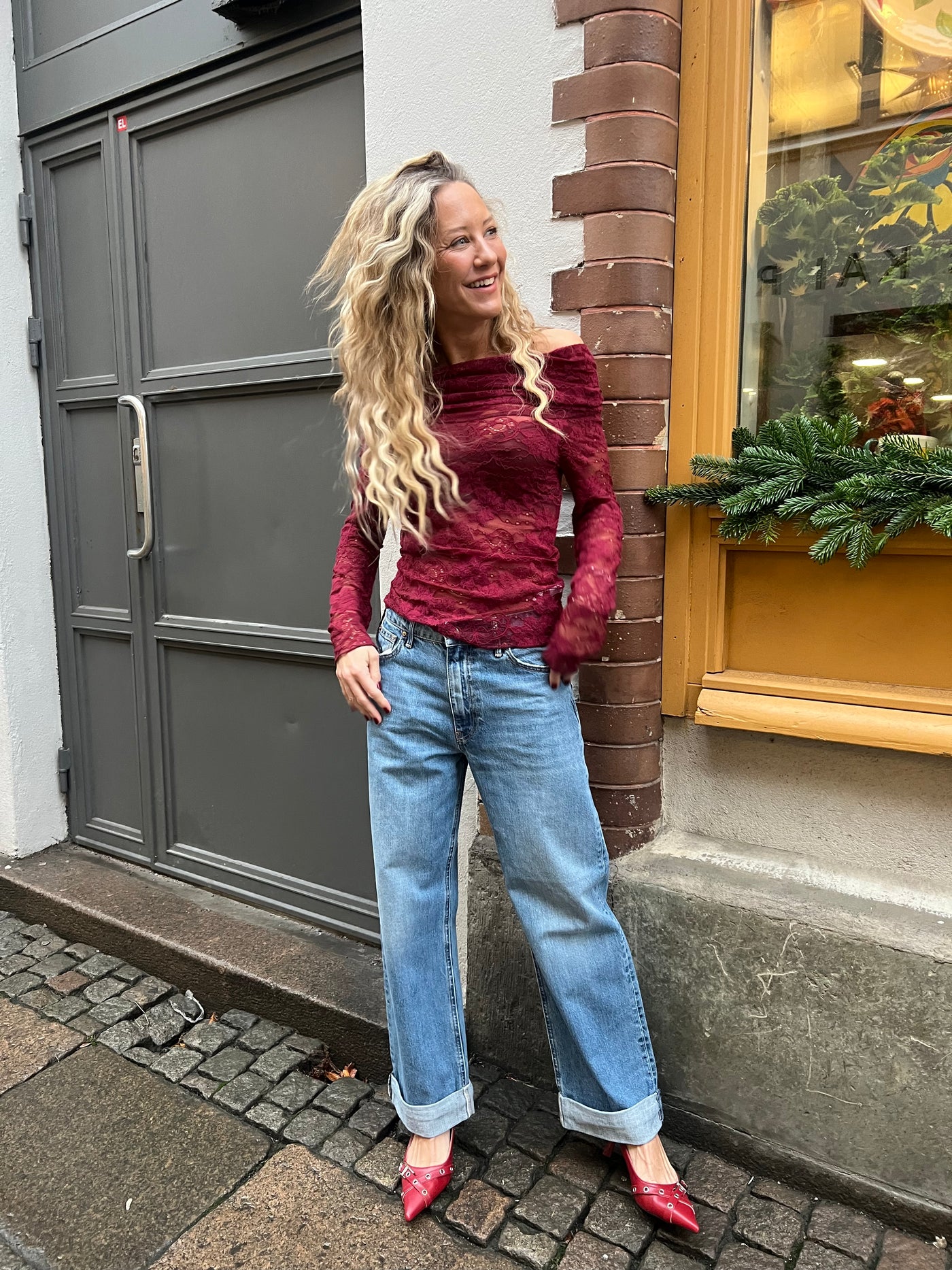 Jonna spets offshoulder vinröd