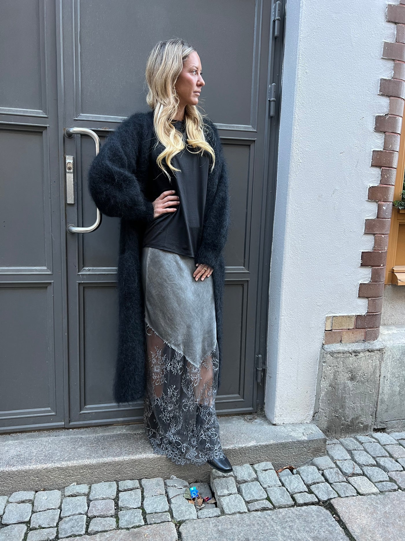Fiona långkjol med spets grå