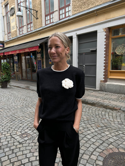 Erika ros top svart