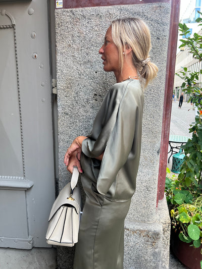 Liora Heavy Sateen Blous Army