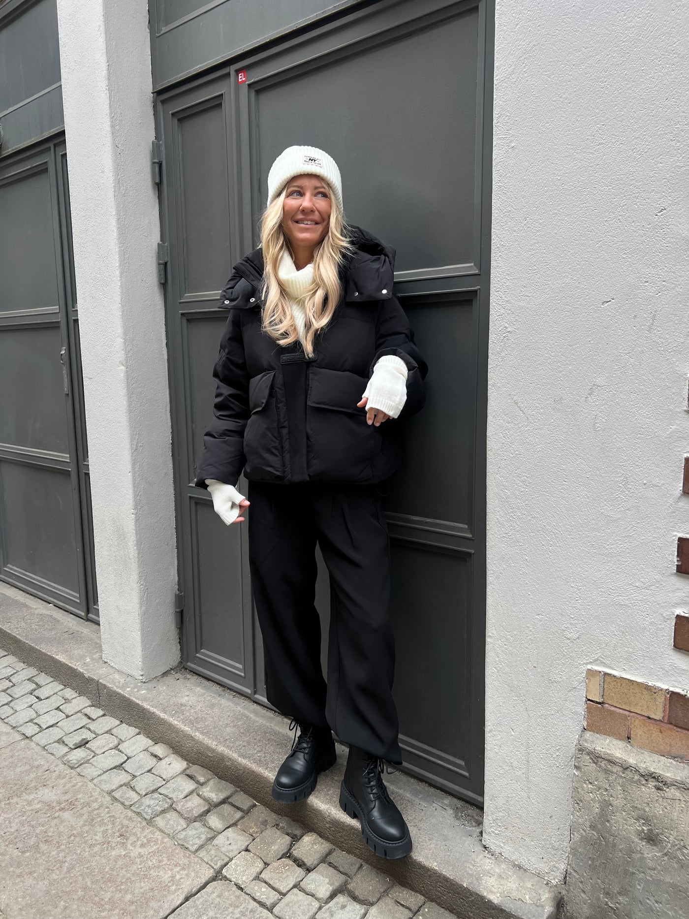 CMCICCO - DOWN JACKET WITH HOOD IN BLACK