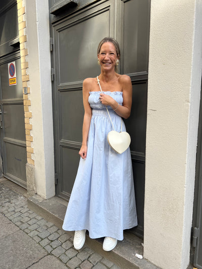 IDA SMOCKDRESS LJUSBLÅ