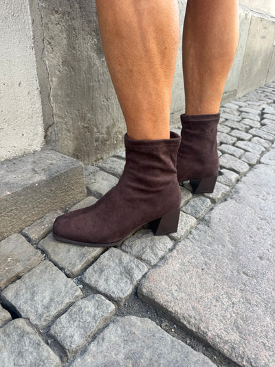Johanna Suede Brown boots