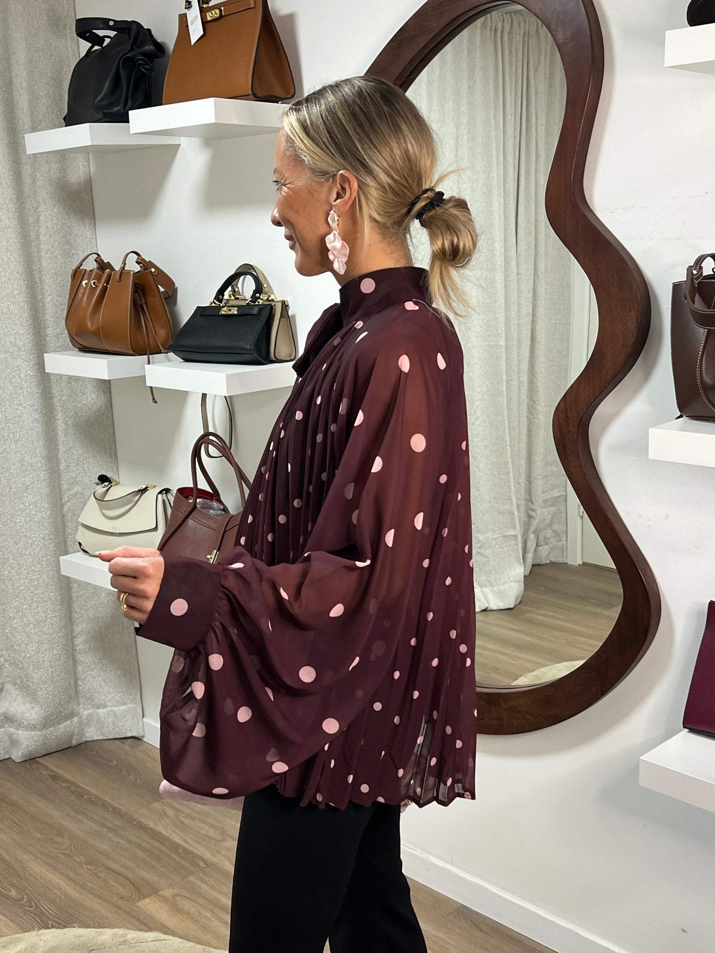 Pertunia  Boudreaux  dot 3390