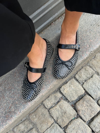 Titti ballerina, svart med silvernitar ny