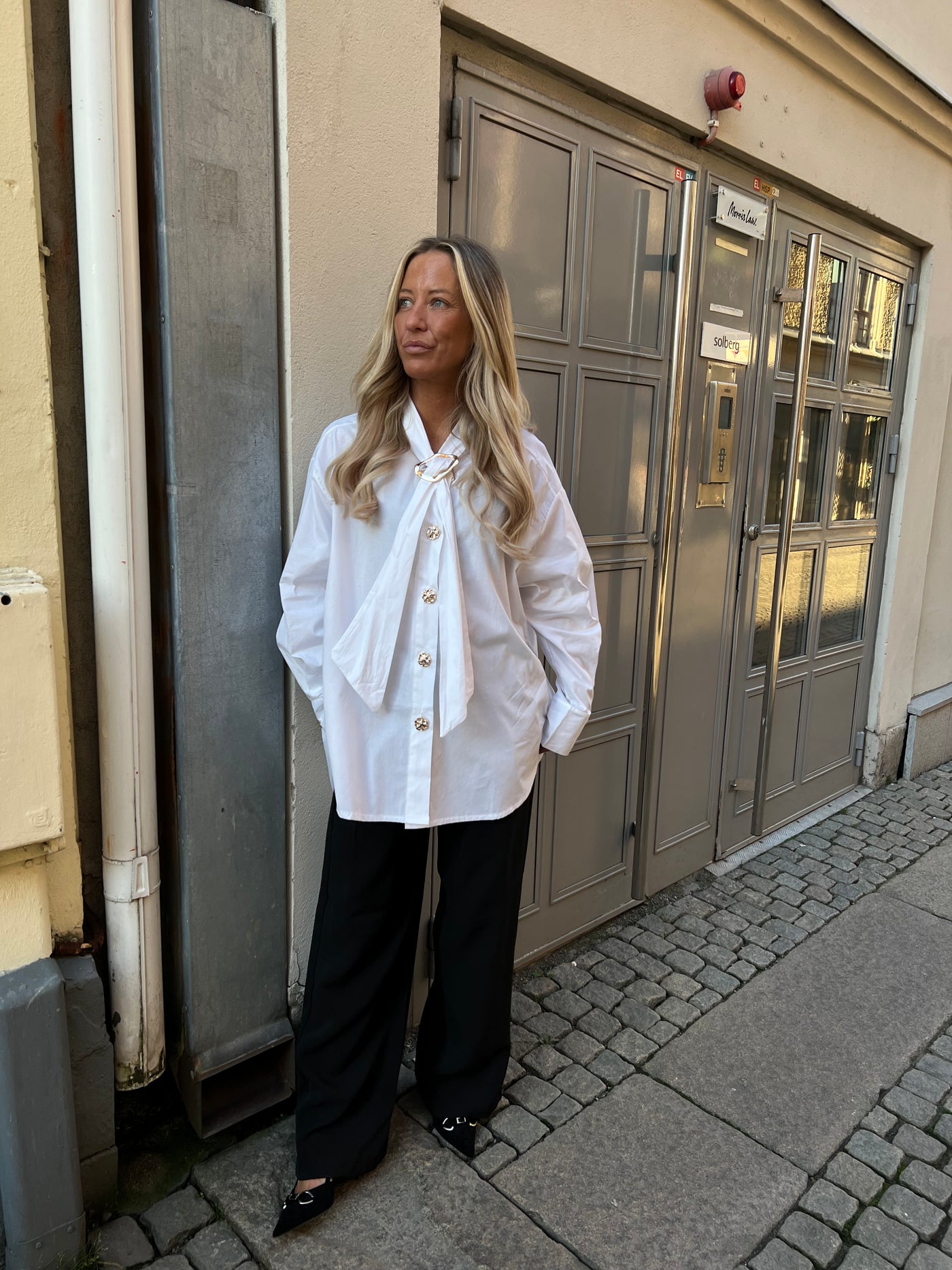 Marre white shirt/ gold bottom