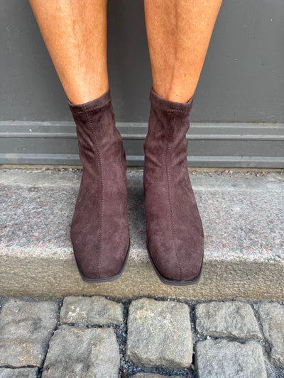 Johanna Suede Brown boots