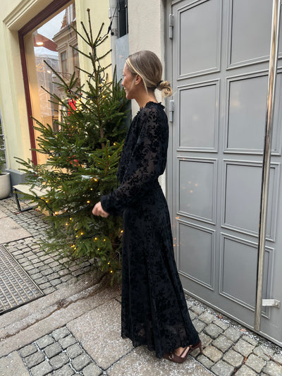 Zoe dress black leverans 7 dagar