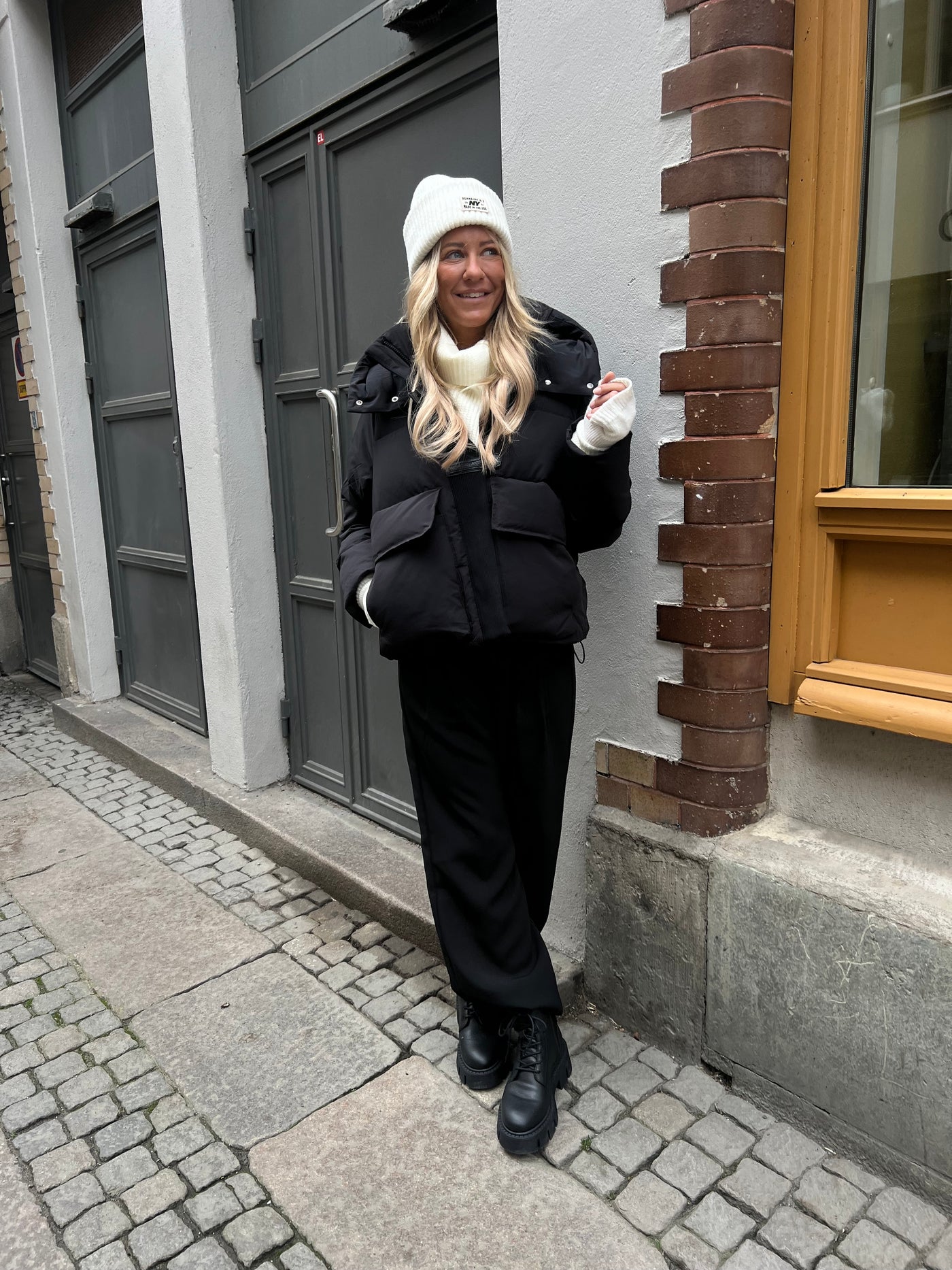 CMCICCO - DOWN JACKET WITH HOOD IN BLACK