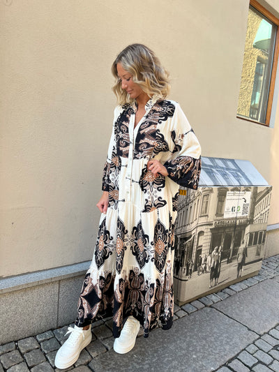 Paisley dress black lev 7 dagar