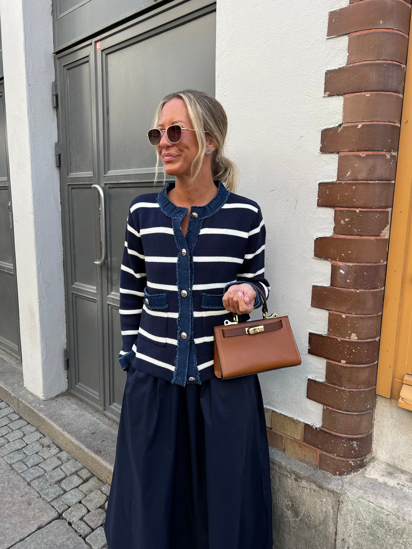 DONNA KOFTA randig marin med vita ränder