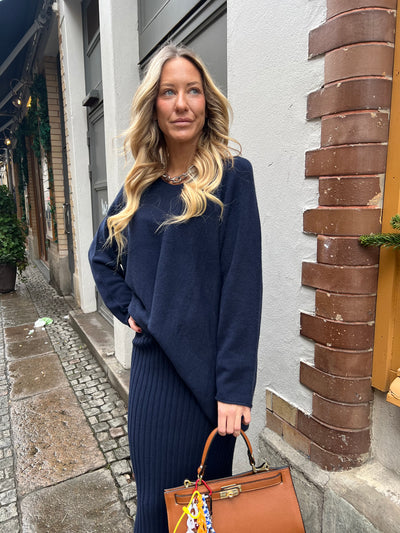 Kaya oversized tröja marinblå