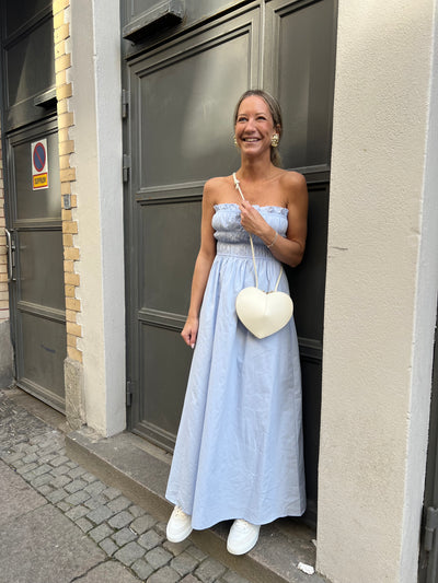 IDA SMOCKDRESS LJUSBLÅ